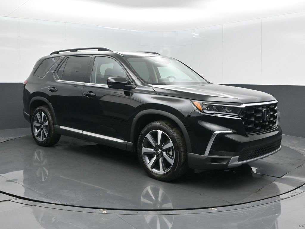 Certified 2025 Honda Pilot Touring image 1