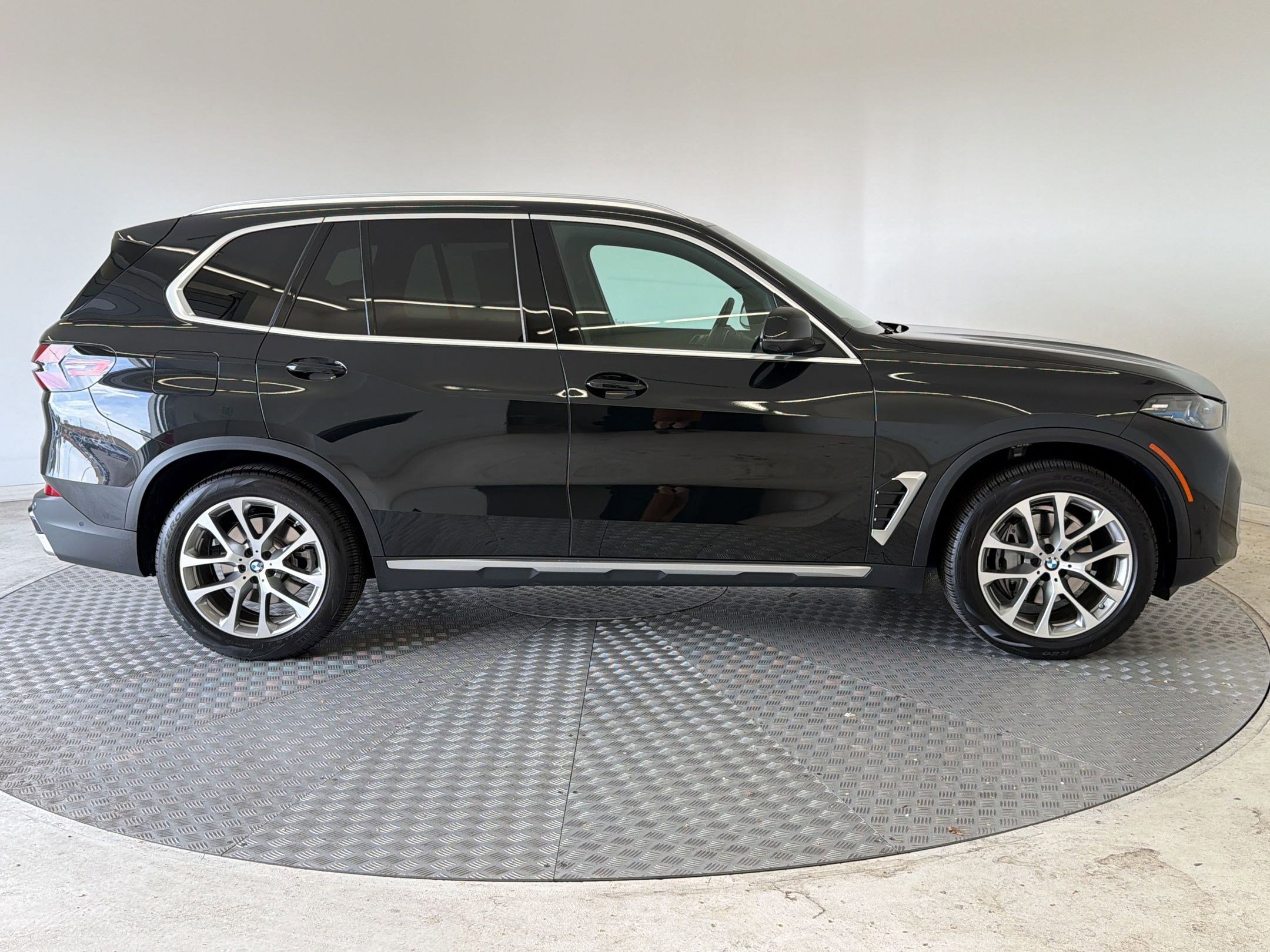 Used 2026 BMW X5 xDrive40i w/ Executive Package image 8