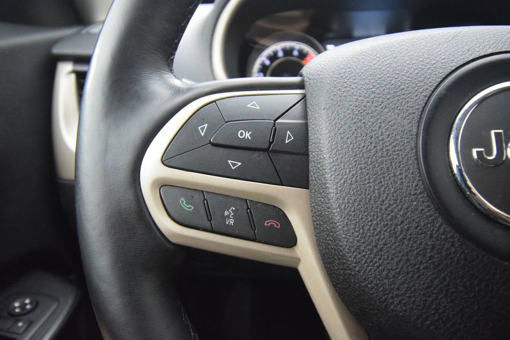 Used 2017 Jeep Cherokee Limited AWD/4WD image 31