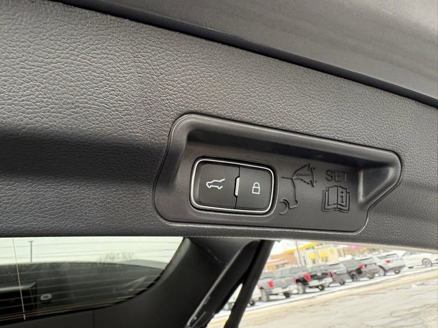 Used 2025 Ford Explorer ST-Line image 15