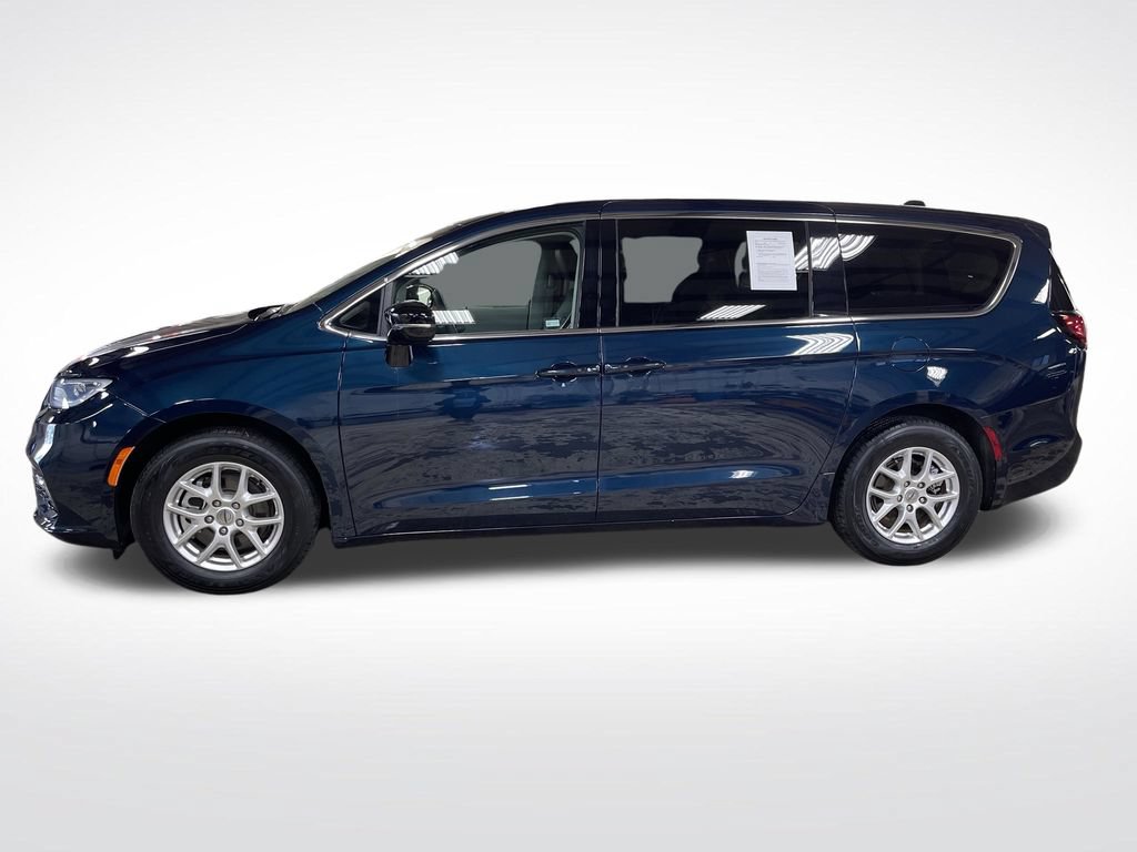 Used 2024 Chrysler Pacifica Touring-L FWD video 2