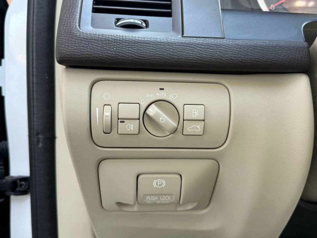 Used 2013 Volvo XC60 T6 image 16