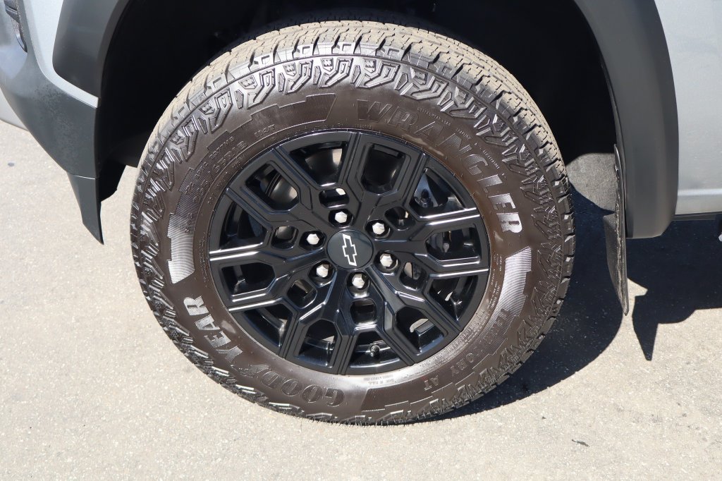 Used 2025 Chevrolet Colorado Trail Boss AWD/4WD image 14