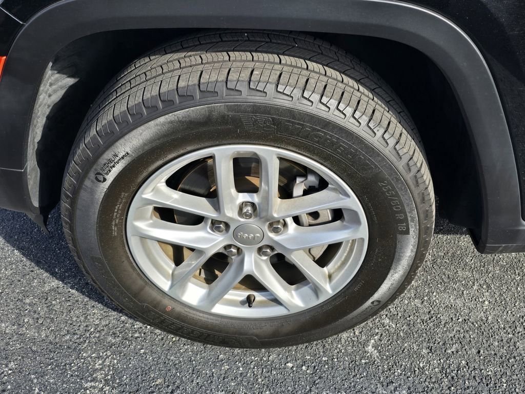 Used 2023 Jeep Grand Cherokee Laredo X image 7