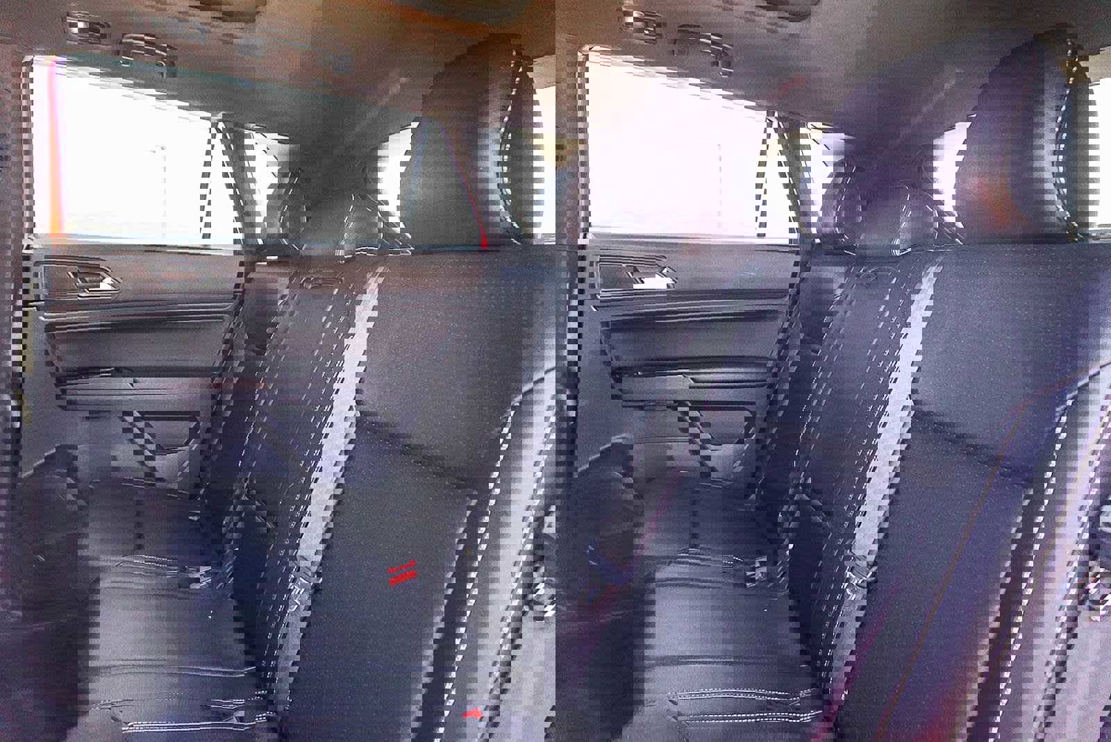 Used 2020 Volkswagen Atlas Cross Sport SE w/ Panoramic Sunroof Package image 17