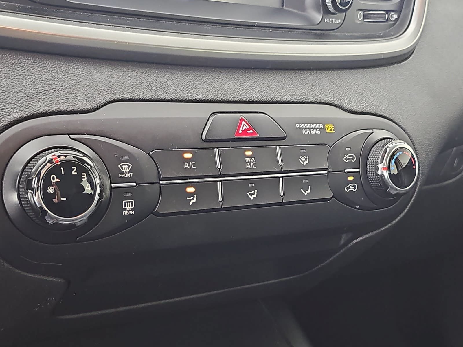 Used 2020 Kia Sorento LX FWD image 21