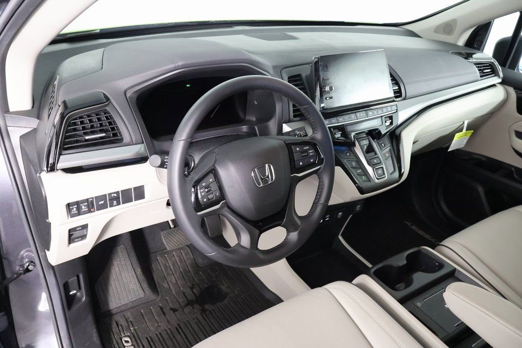 Used 2025 Honda Odyssey Touring image 5