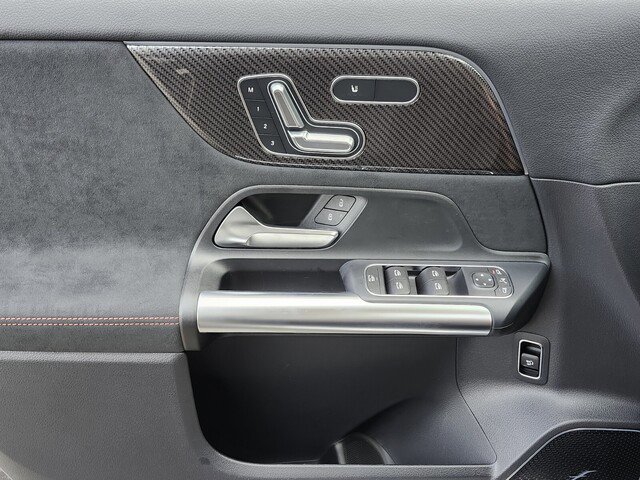 New 2026 Mercedes-Benz GLA 35 AMG 4MATIC image 17