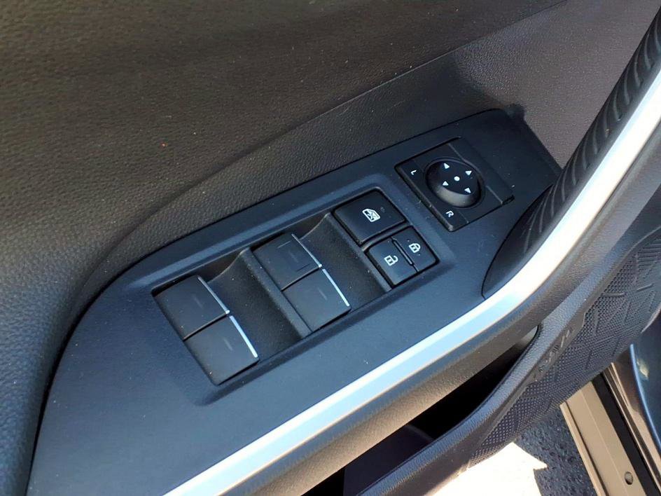 Used 2023 Toyota RAV4 XSE AWD/4WD image 19