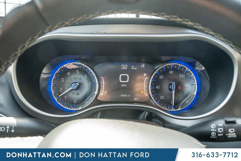 Used 2023 Chrysler Pacifica Touring-L image 6