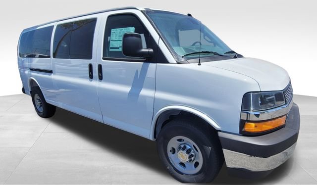 New 2026 Chevrolet Express 3500 LT w/ LT Preferred Equipment Group RWD image 7