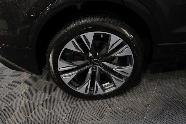 New 2025 Audi Q8 Premium image 27