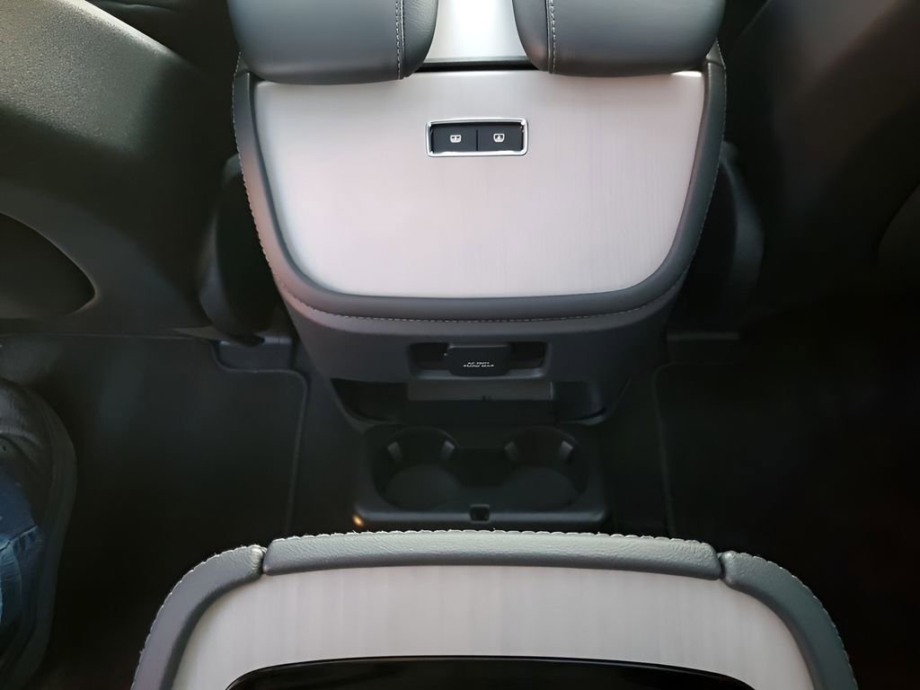 Used 2025 Lincoln Navigator L Reserve w/ Jet Appearance Package image 21