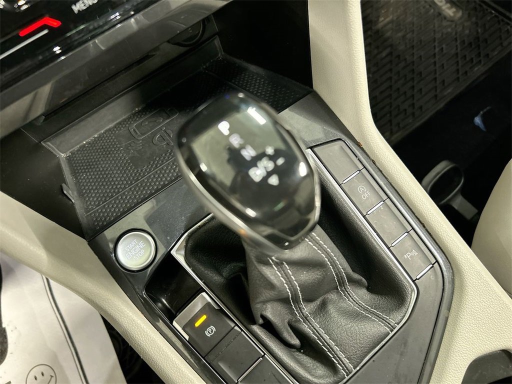 Certified 2022 Volkswagen Tiguan SE R-Line image 24