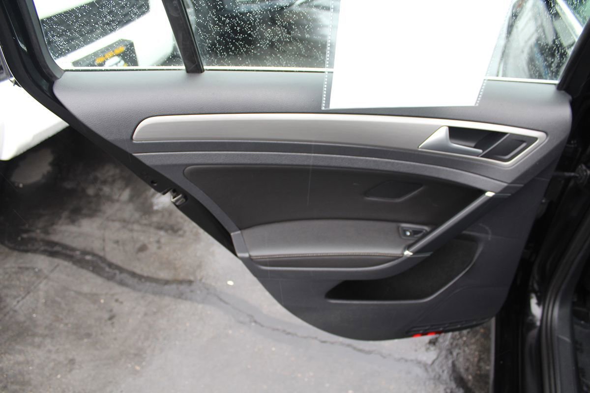 Used 2017 Volkswagen Golf SE FWD image 24