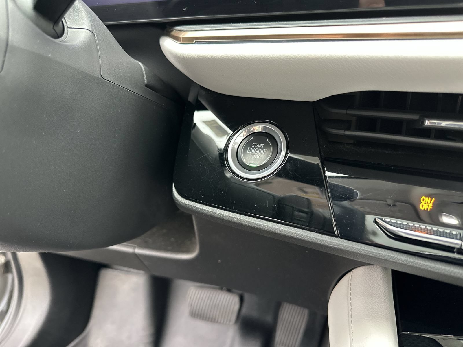 Certified 2025 Buick Envision Avenir AWD/4WD image 17