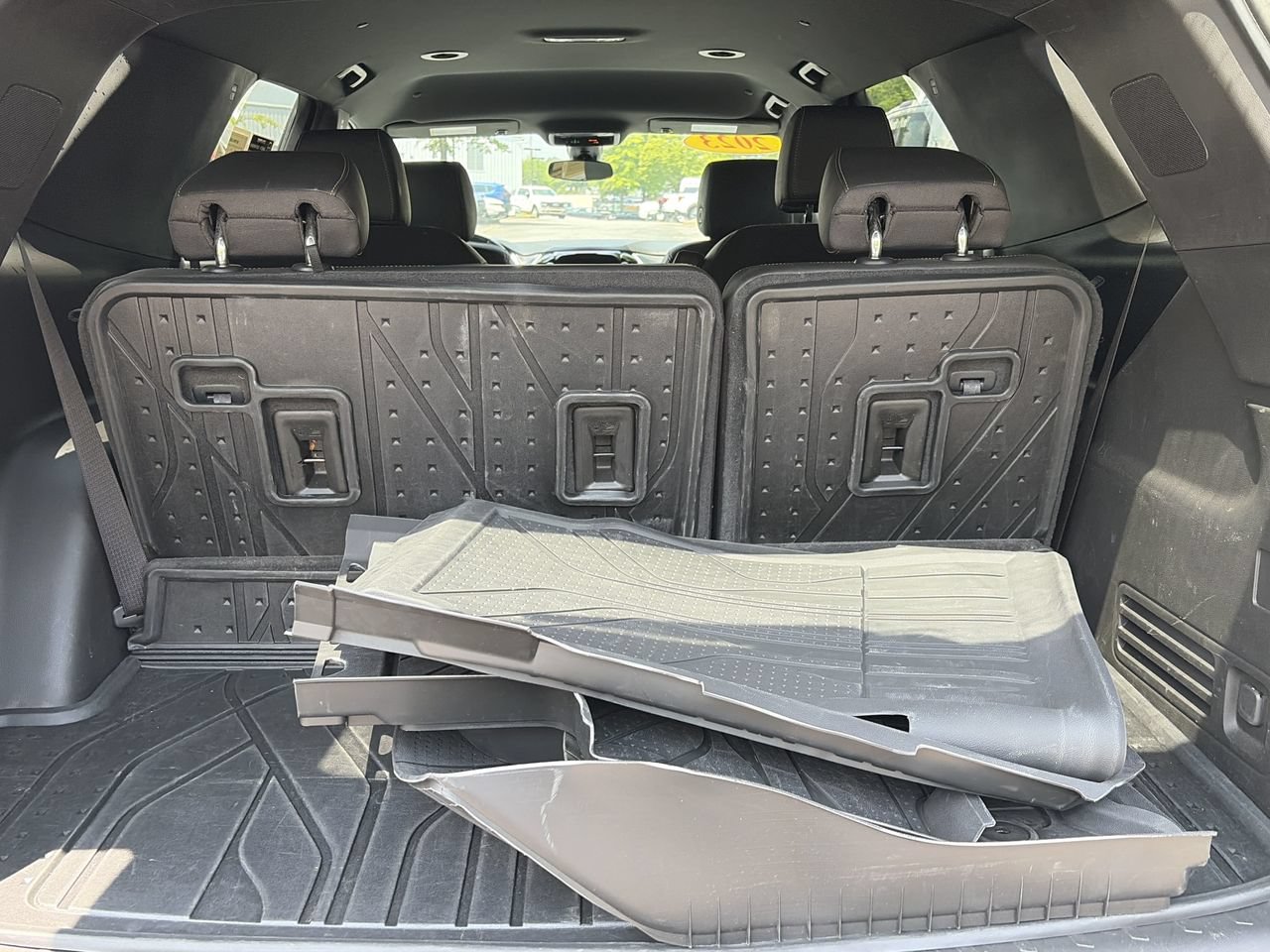 Used 2023 Chevrolet Traverse LT w/ LPO, Floor Liner Package AWD/4WD image 33