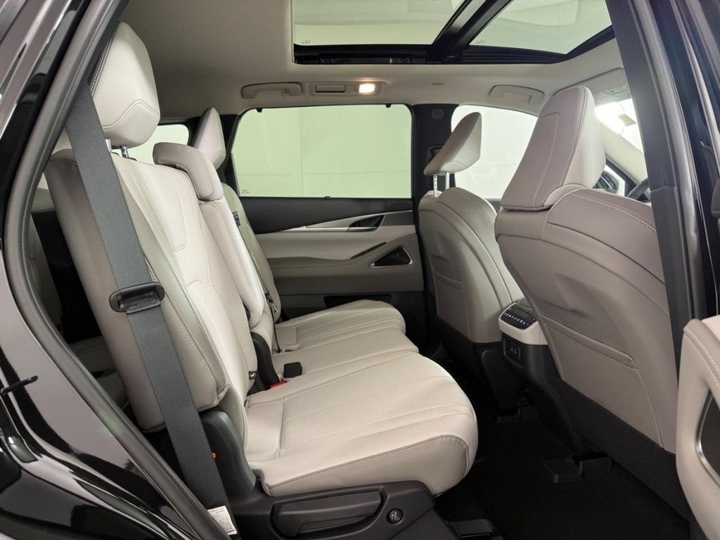 Certified 2026 INFINITI QX60 Luxe w/ Cargo Package AWD/4WD image 16