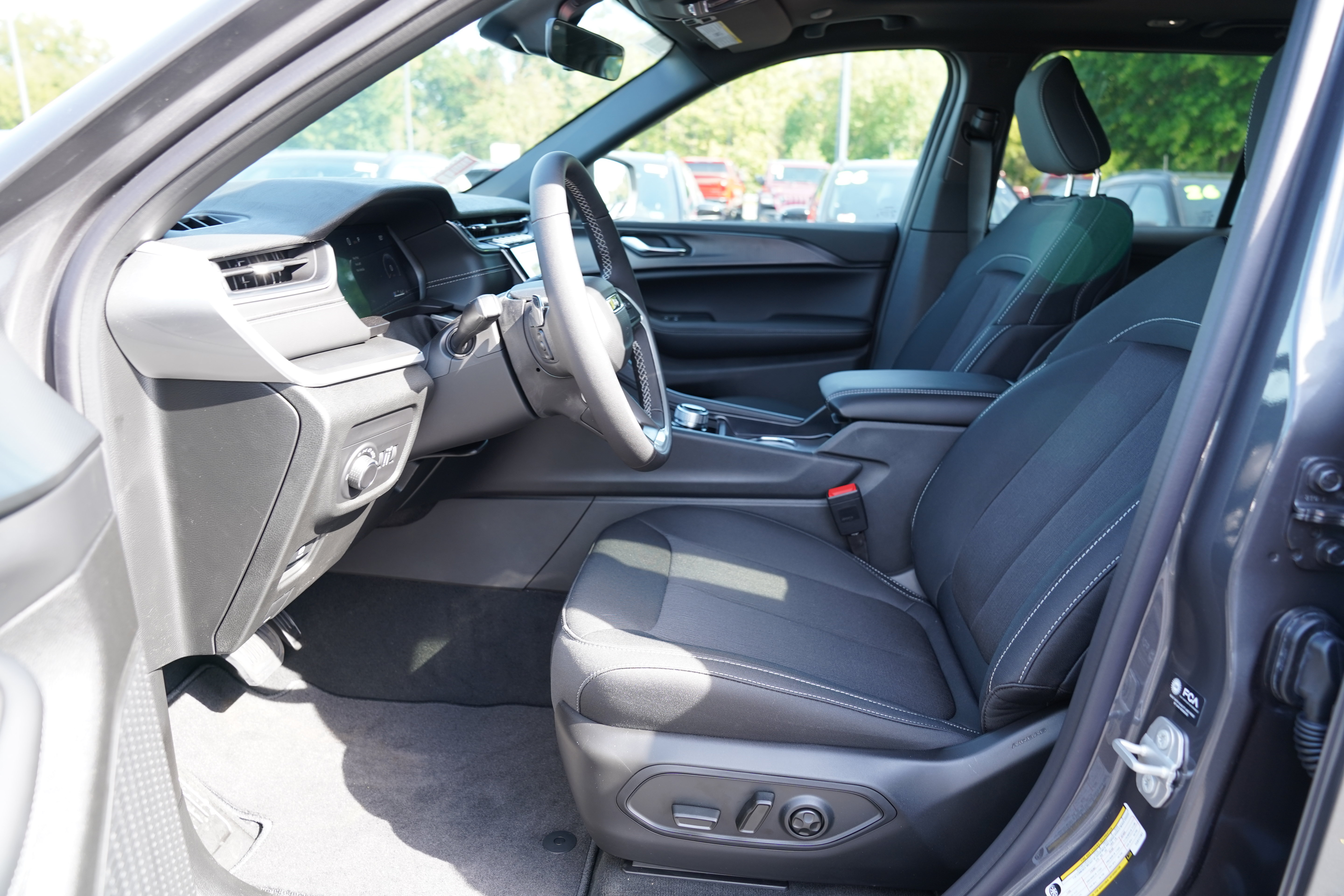 New 2026 Jeep Grand Cherokee Laredo X AWD/4WD image 4