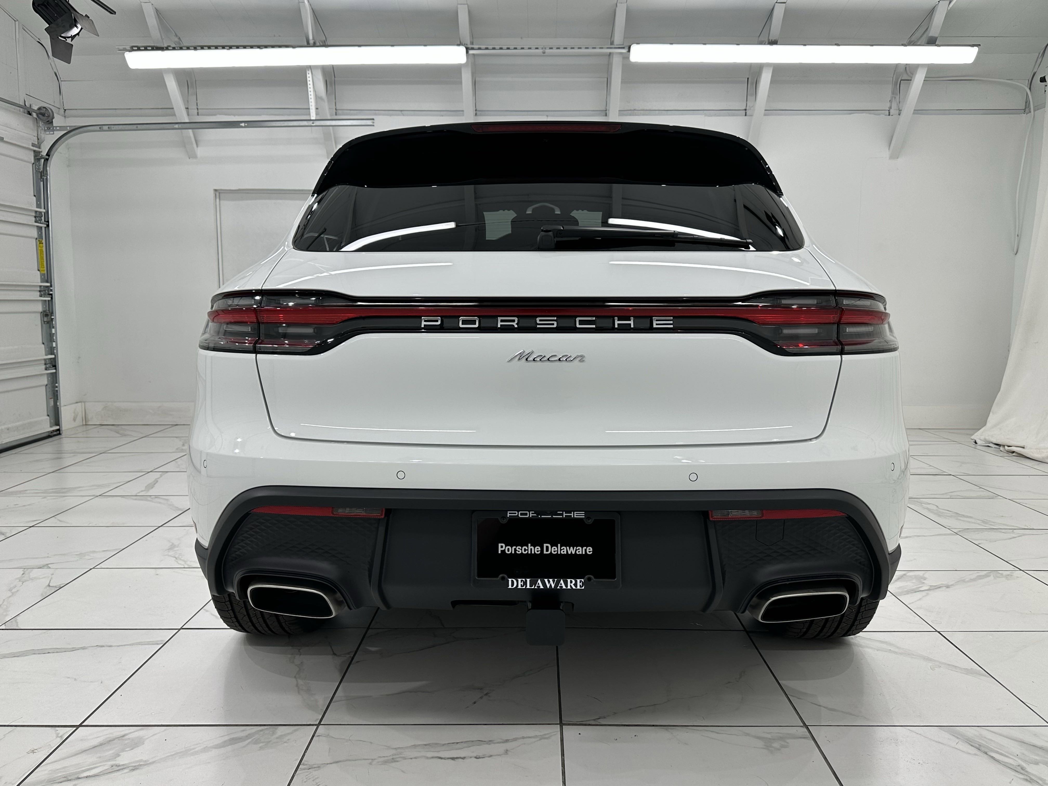 Certified 2025 Porsche Macan image 13