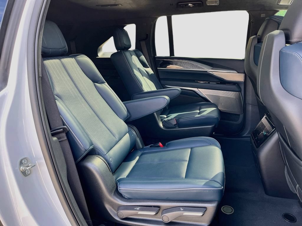 Certified 2025 Cadillac Escalade IQ Luxury 2 w/ LPO, Premium Carpet Package AWD/4WD image 33