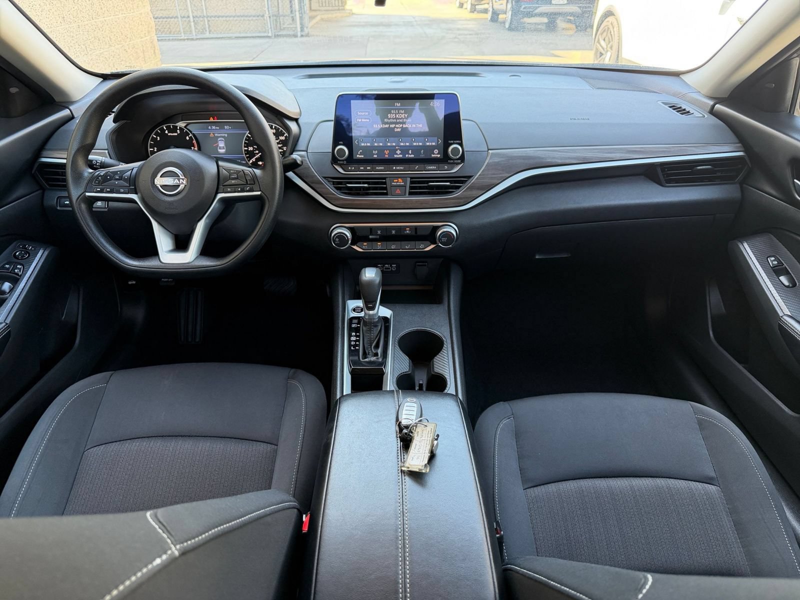Used 2025 Nissan Altima 2.5 SV FWD image 33