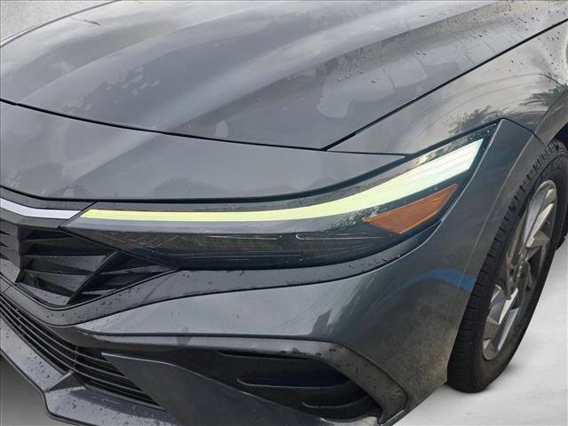 Used 2024 Hyundai Elantra SEL FWD image 9