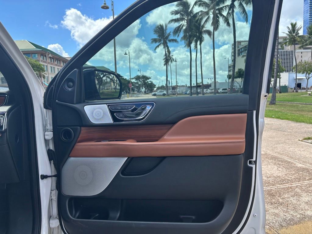 Used 2019 Lincoln Navigator Reserve w/ Cargo Package AWD/4WD image 17