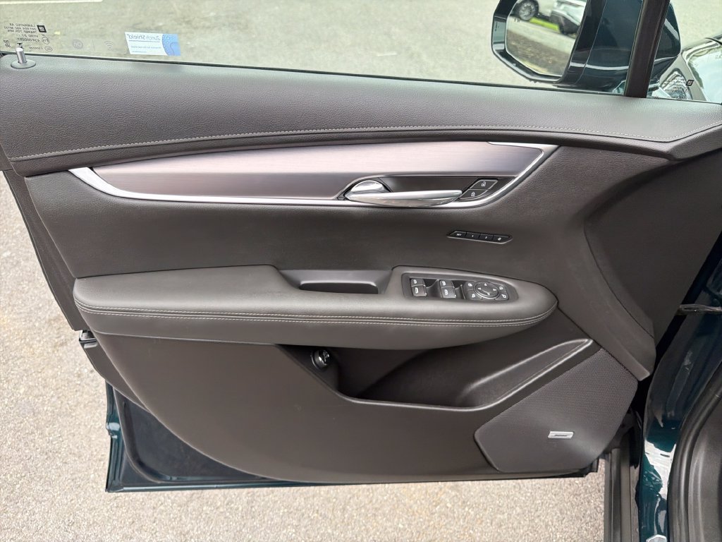 Certified 2024 Cadillac XT6 Luxury w/ LPO, Floor Liner Package AWD/4WD image 4