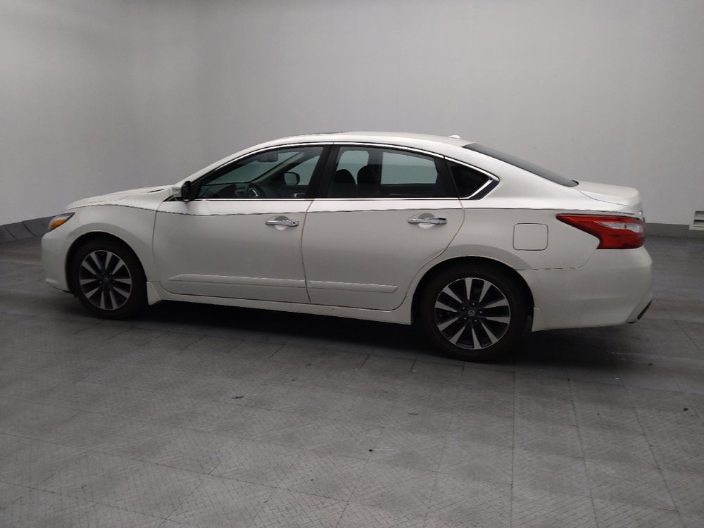 Used 2016 Nissan Altima 2.5 SL w/ 2.5 Technology Package FWD image 3