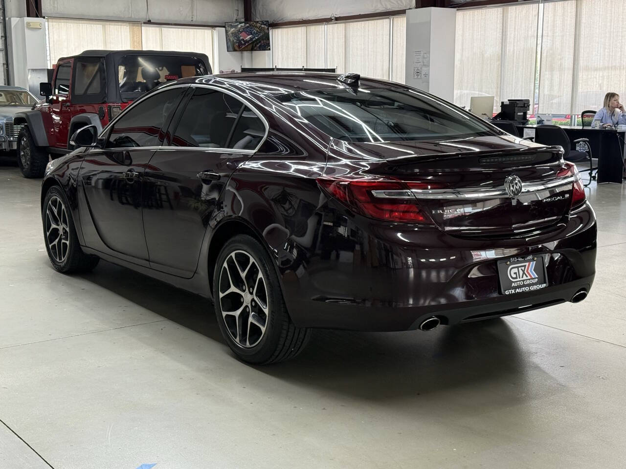 Used 2017 Buick Regal Sport Touring FWD image 4