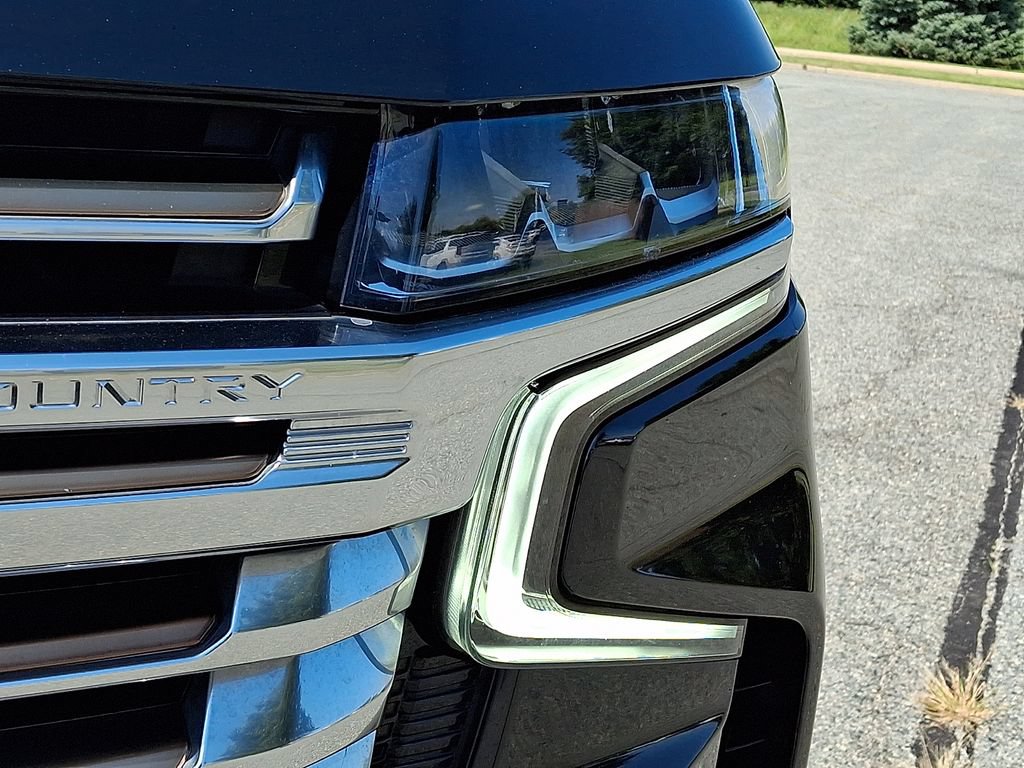 Certified 2022 Chevrolet Suburban High Country AWD/4WD image 9