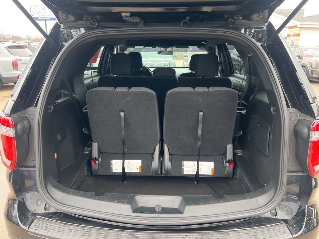 Used 2018 Ford Explorer XLT image 12