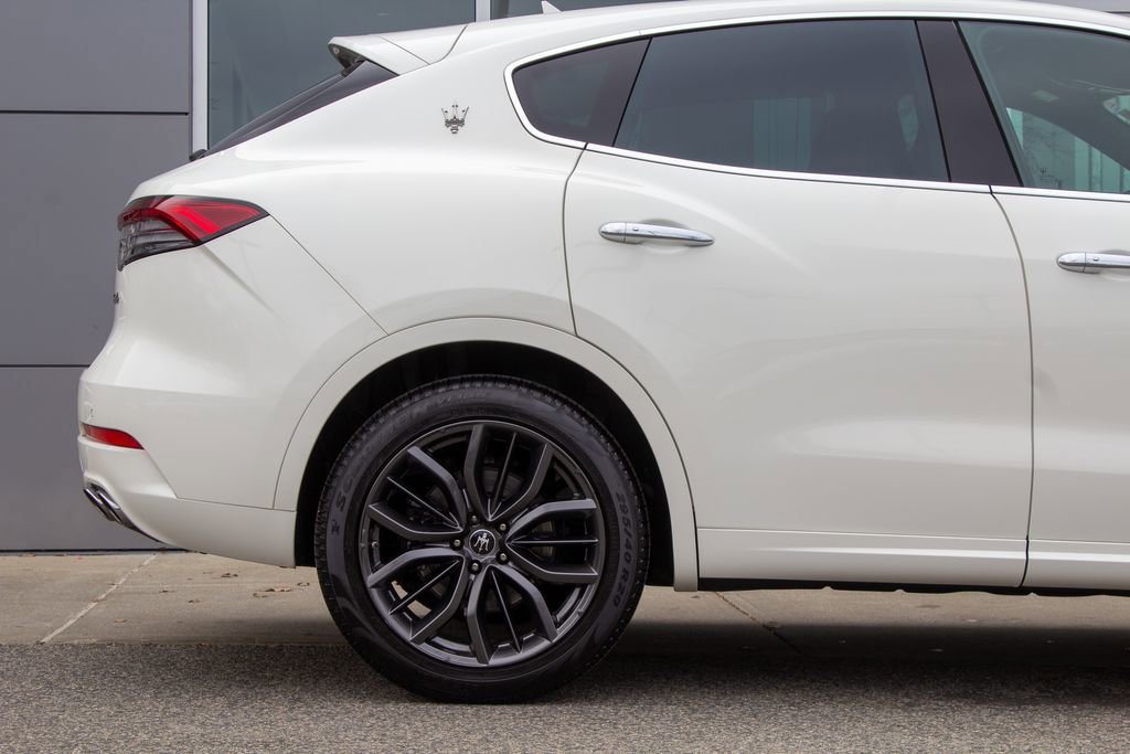 Used 2024 Maserati Levante GT Ultima image 6
