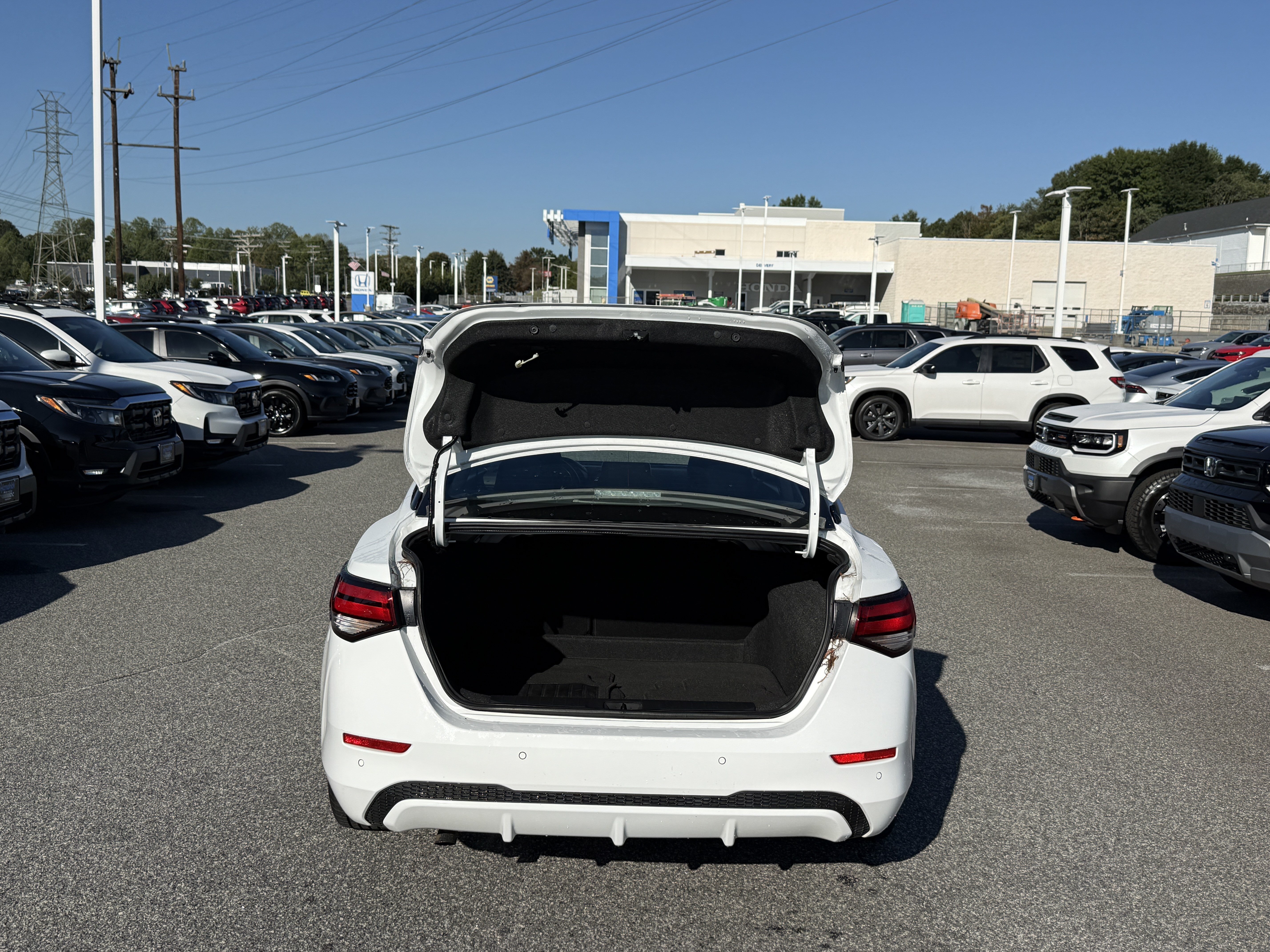 Used 2025 Nissan Sentra SV FWD image 32
