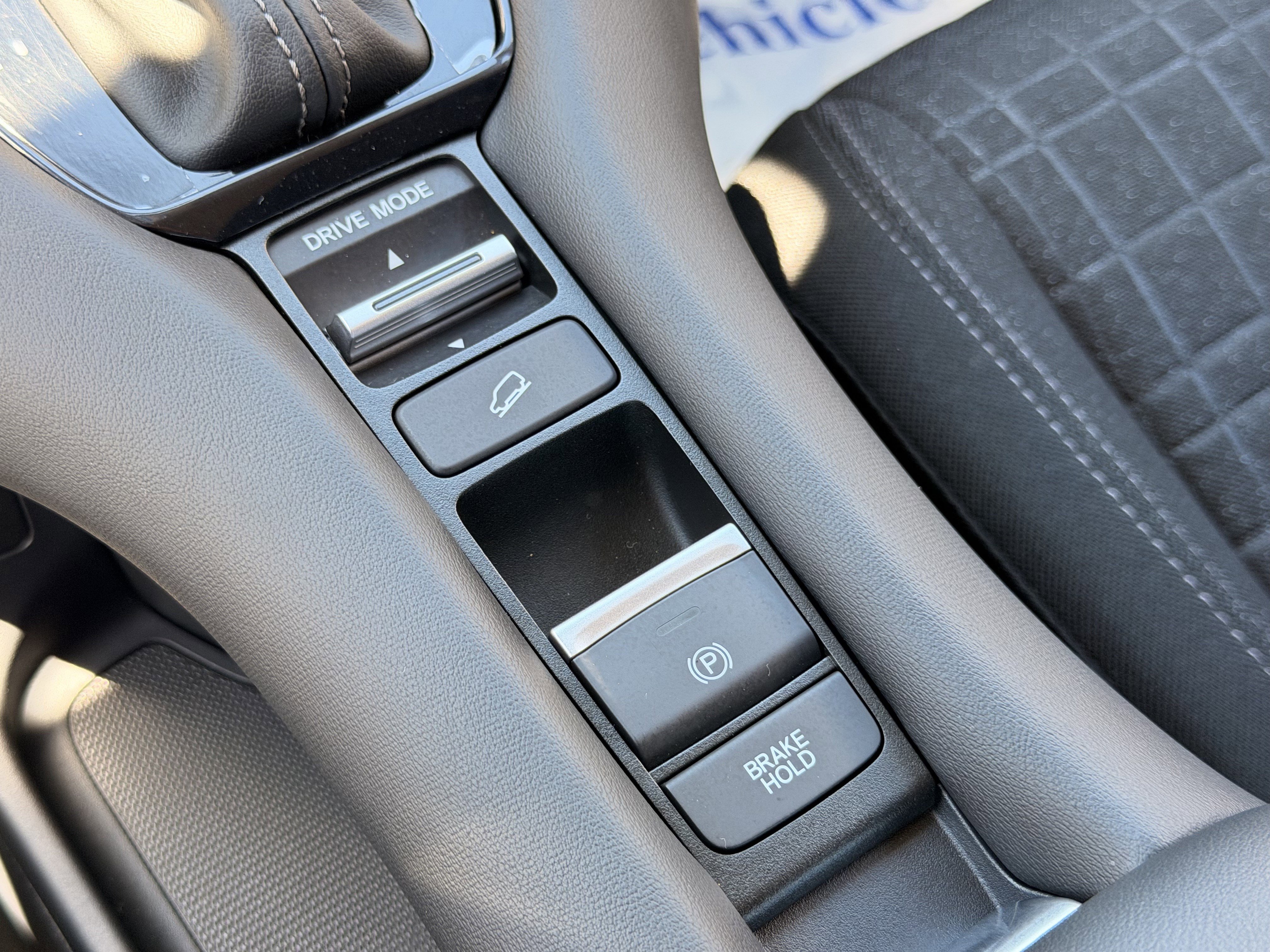 Used 2025 Honda HR-V LX image 24