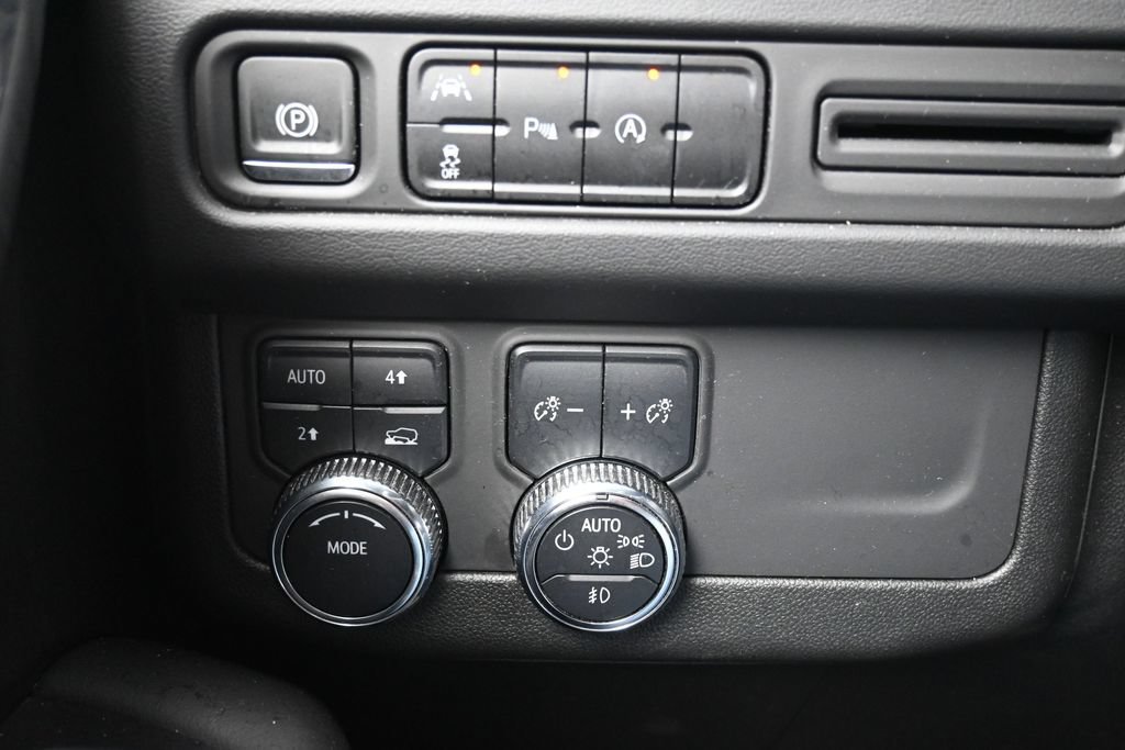 Used 2024 GMC Yukon SLT AWD/4WD image 20