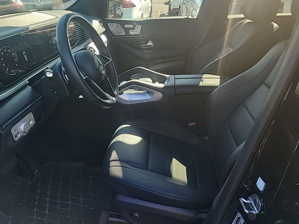 Used 2025 Mercedes-Benz GLS 450 4MATIC image 5