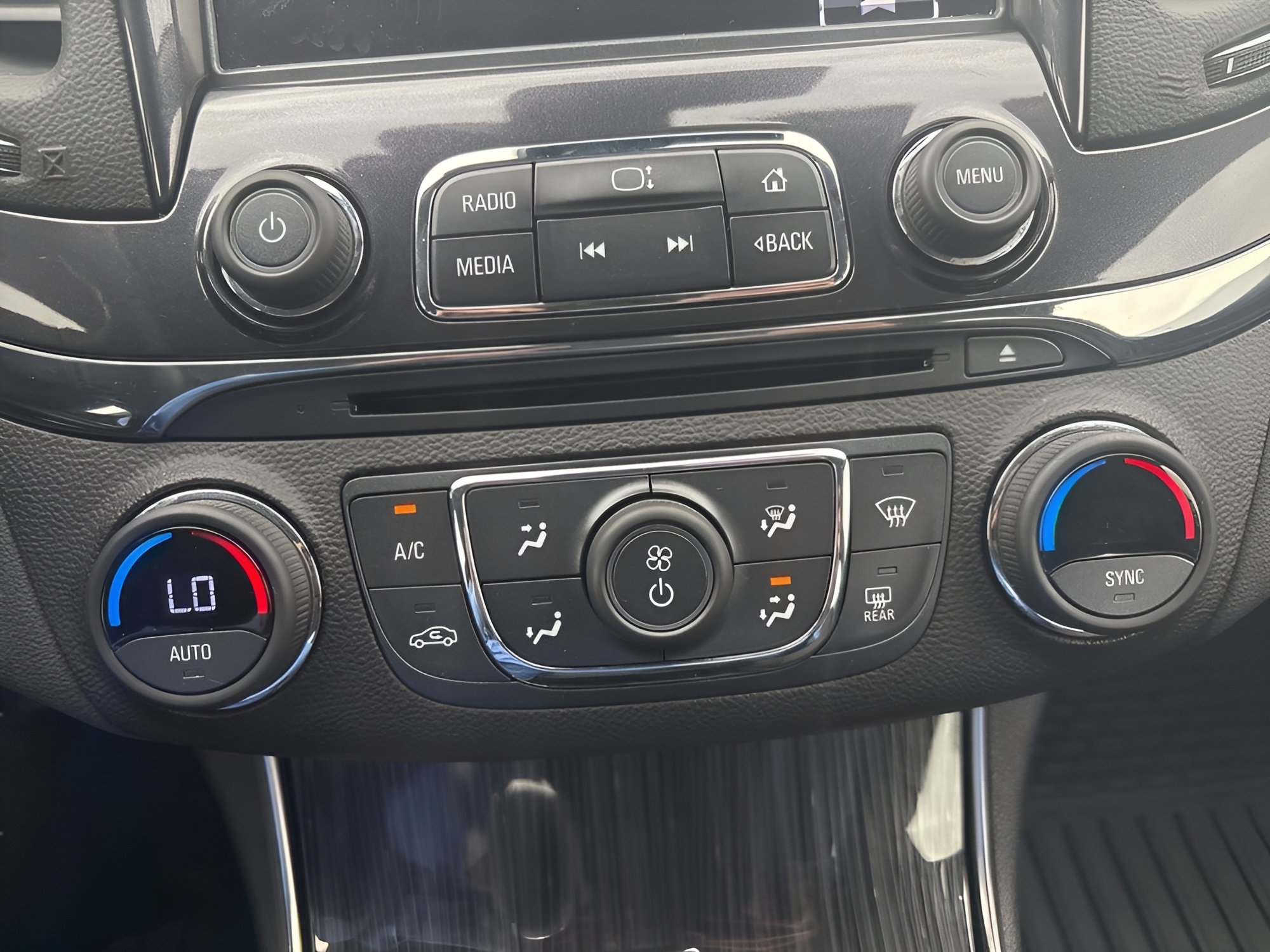 Used 2018 Chevrolet Impala Premier w/ Premier Confidence Package FWD image 20