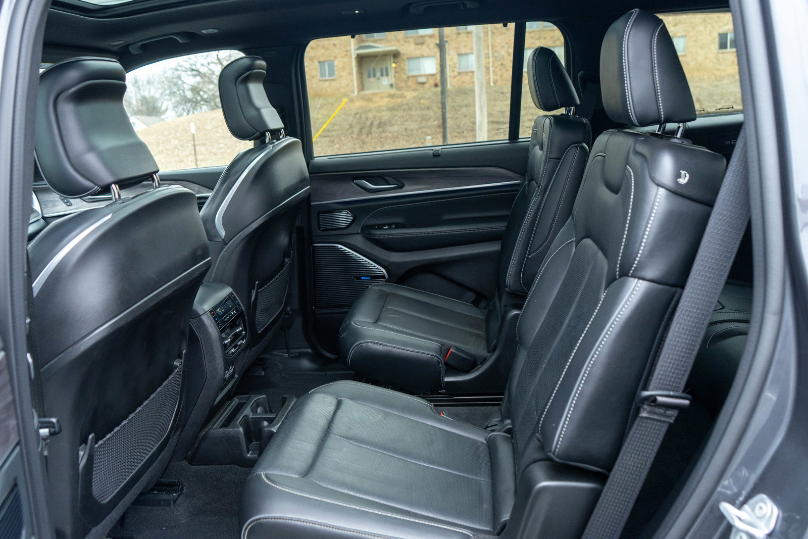 Used 2022 Jeep Grand Cherokee L Overland w/ Luxury Tech Group IV image 33