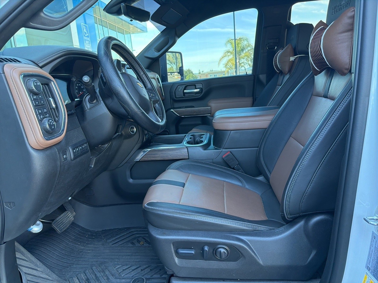 Used 2023 Chevrolet Silverado 2500 High Country w/ Z71 Off-Road Package image 8