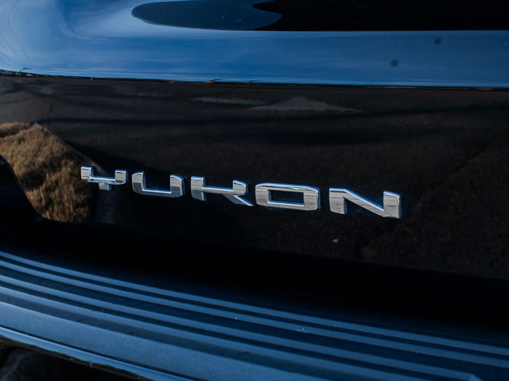 Used 2023 GMC Yukon AT4 w/ Technology Package image 11