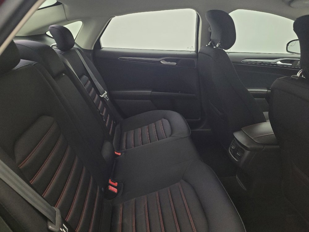 Used 2014 Ford Fusion SE w/ Equipment Group 201A FWD image 19
