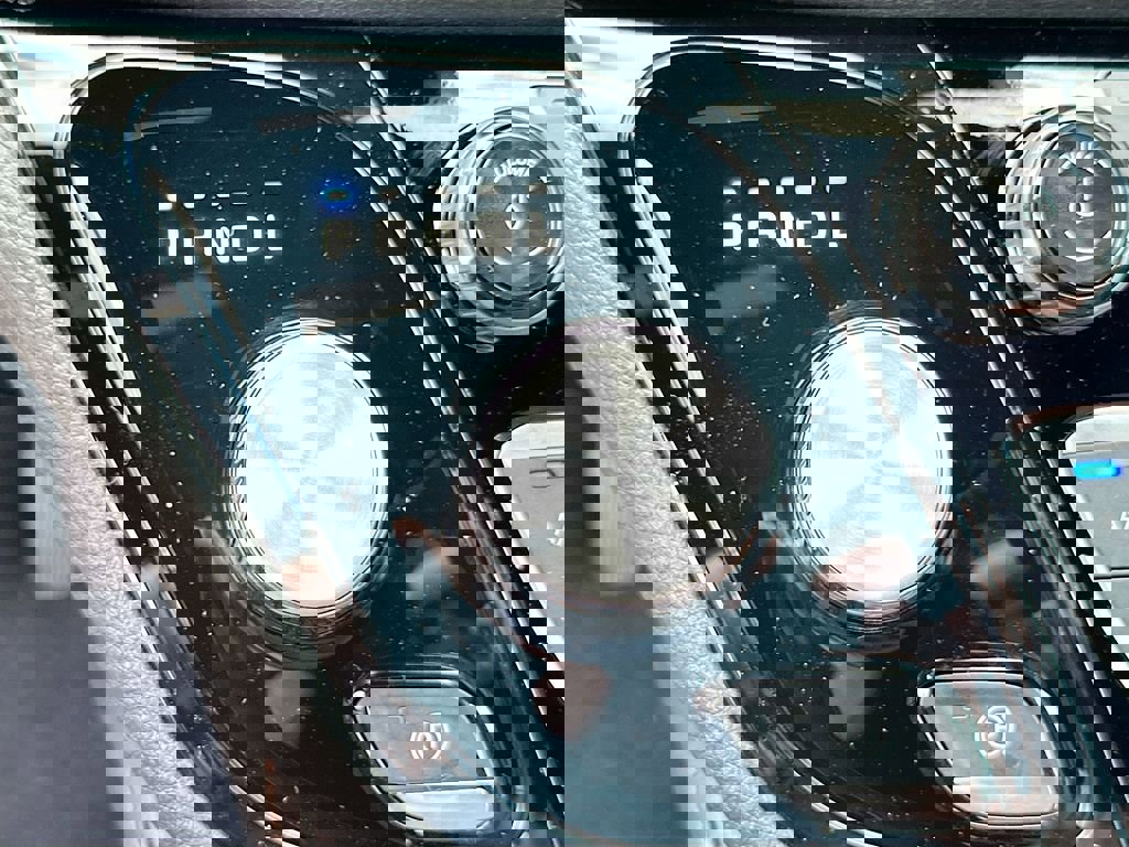 New 2026 Chrysler Pacifica Pinnacle w/ Trailer Tow Group image 23