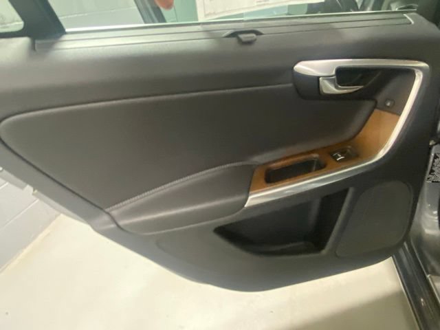 Used 2016 Volvo S60 T5 Inscription Platinum w/ Climate Package AWD/4WD image 8