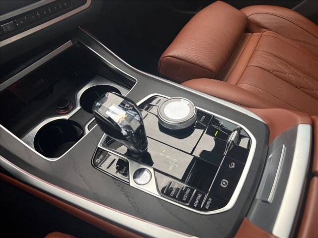 Used 2022 BMW X7 M50i w/ Dynamic Handling Package AWD/4WD image 12