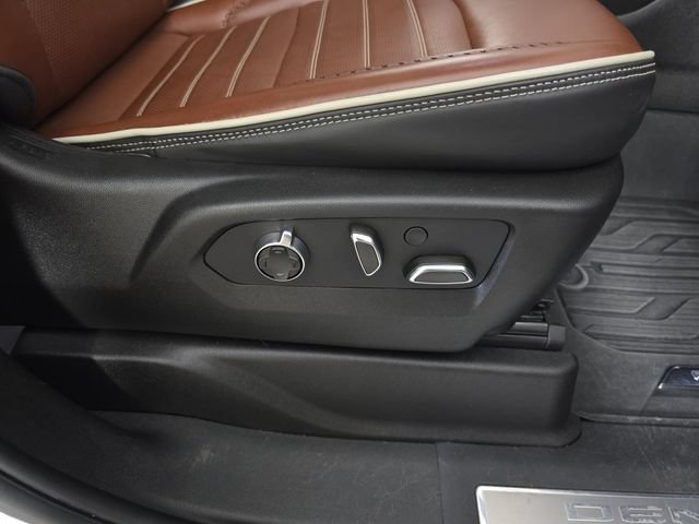 Used 2024 GMC Yukon Denali Ultimate AWD/4WD image 34