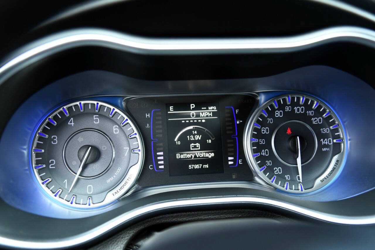 Used 2015 Chrysler 200 Limited FWD image 23