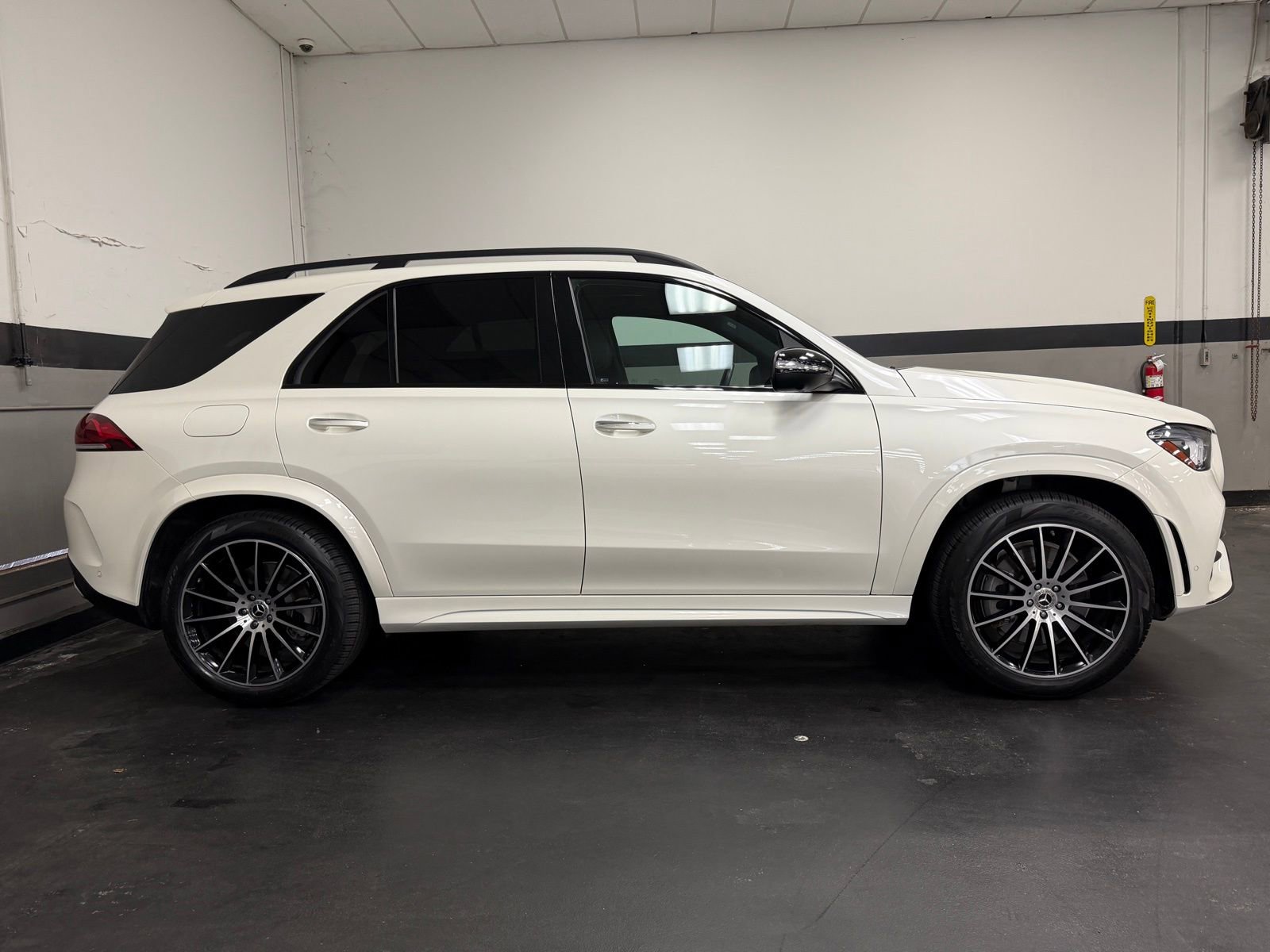 Used 2023 Mercedes-Benz GLE 450 4MATIC image 4