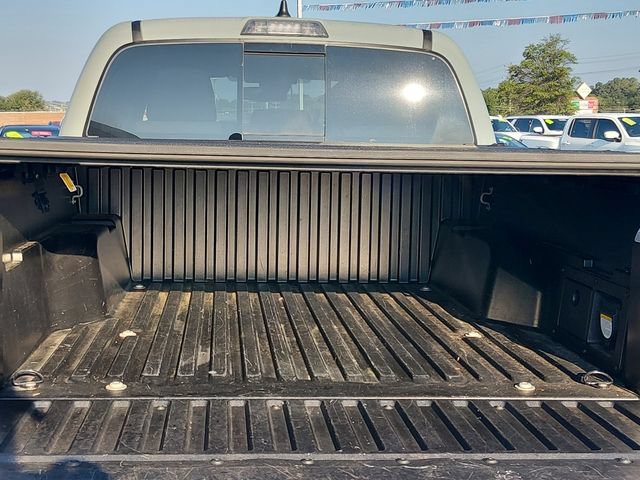 Used 2022 Toyota Tacoma TRD Off-Road AWD/4WD image 13